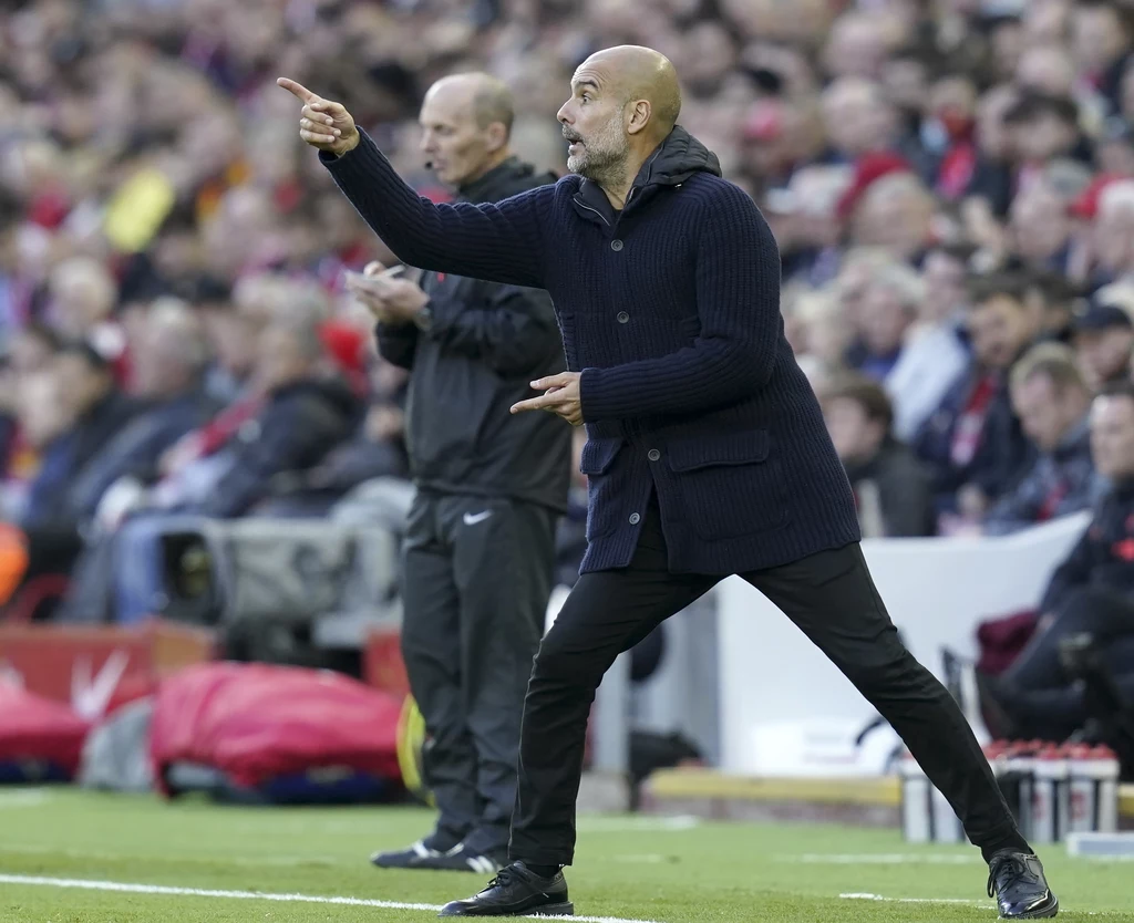 Pep Guardiola podczas meczu z Liverpoolem Pep Guardiola podczas meczu z Liverpoolem