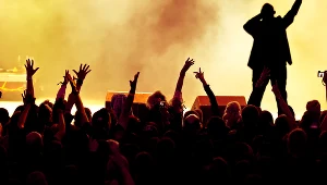 Koncert muzyki popularnej może stać się powodem refleksji na temat wolnego rynku 