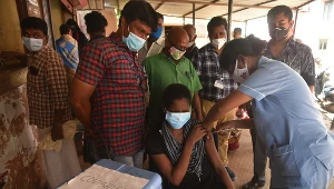 W Indiach do 2 października podano ponad 900 milionów szczepionek przeciwko COVID-19, 