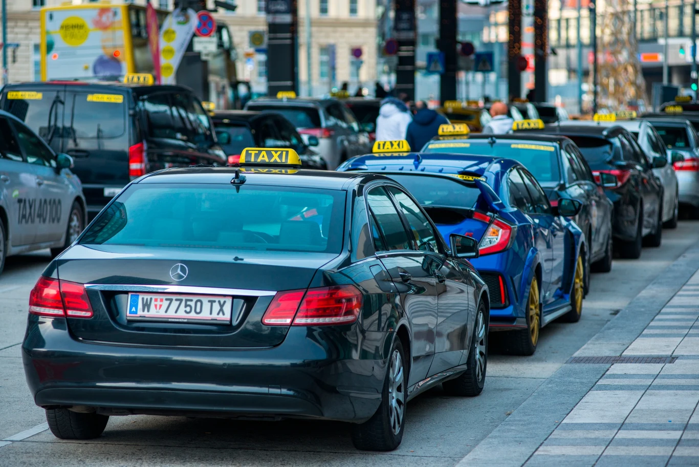Dziś po Wiedniu jeżdżą taksówki spalinowe. Ale wkrótce będzie można rejestrować już tylko elektryczne