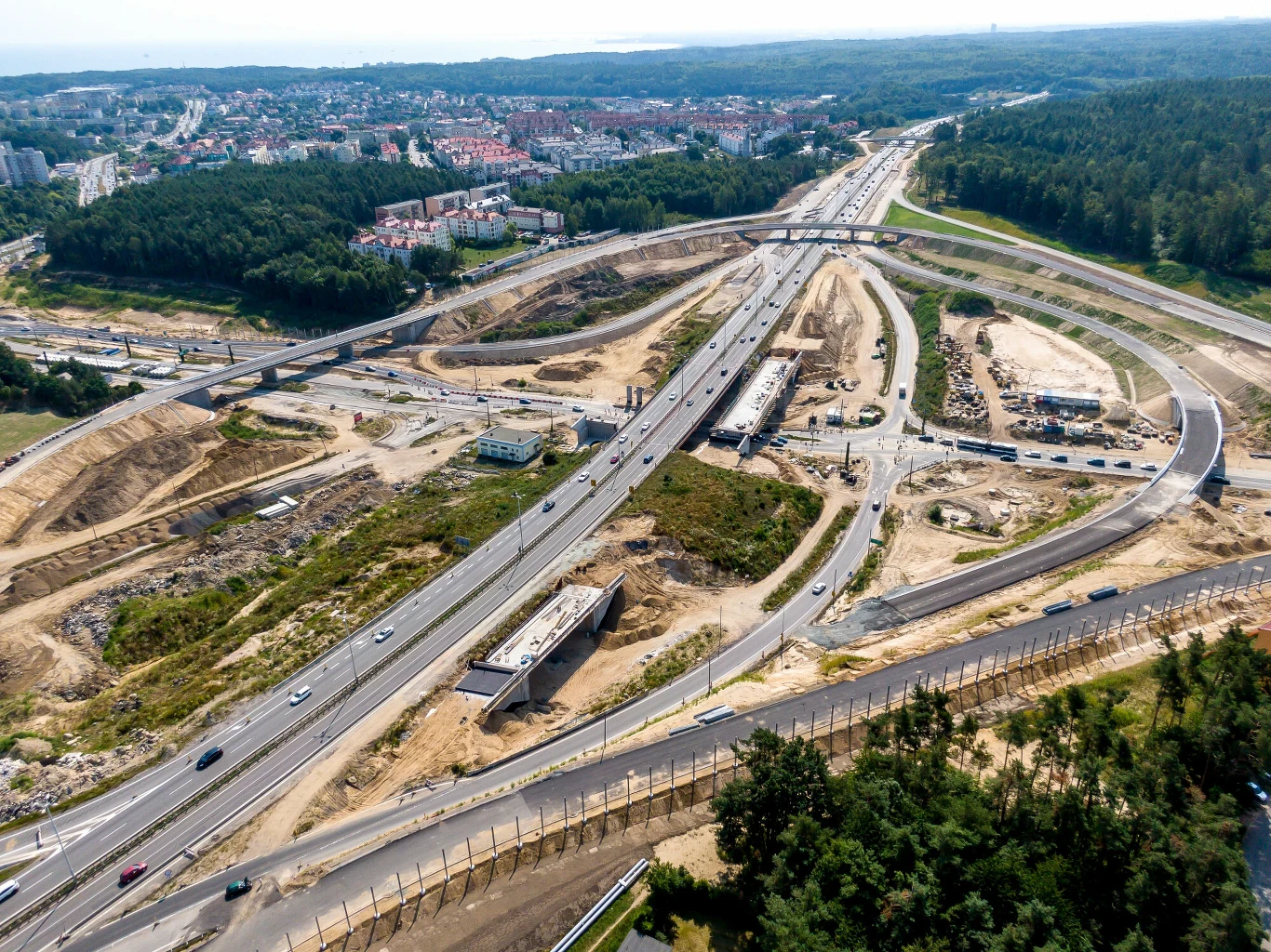 Dzięki funduszom europejskim Polska nadrabia cywilizacyjne zaległości. To właśnie dzięki nowym, bezpiecznym drogom liczba wypadków i ich ofiar spadła o połowę. Polskie drogi nigdy jeszcze nie był tak bezpieczne, jak dziś Dzięki funduszom europejskim Polska nadrabia cywilizacyjne zaległości. To właśnie dzięki nowym, bezpiecznym drogom liczba wypadków i ich ofiar spadła o połowę. Polskie drogi nigdy jeszcze nie był tak bezpieczne, jak dziś