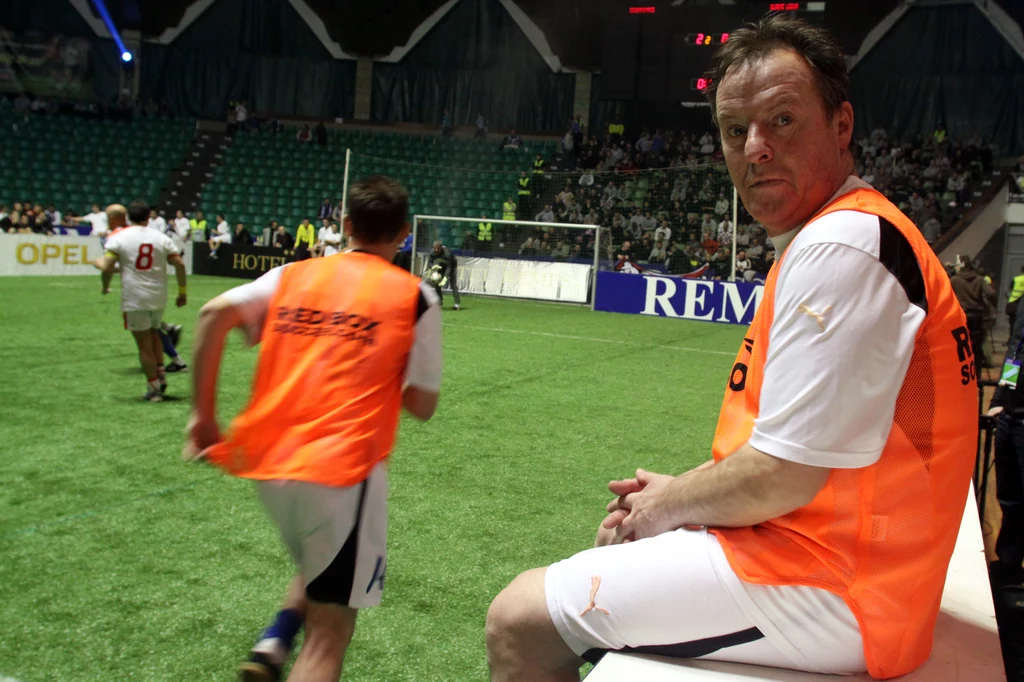 Mirosław Okoński, legenda Lecha Poznań, podczas turnieju halowego w Arenie (2010 rok) Mirosław Okoński, legenda Lecha Poznań, podczas turnieju halowego w Arenie (2010 rok)