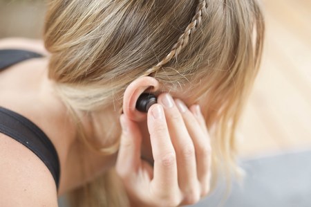 Biedronka oferuje markowe słuchawki bezprzewodowe! Ile kosztują?