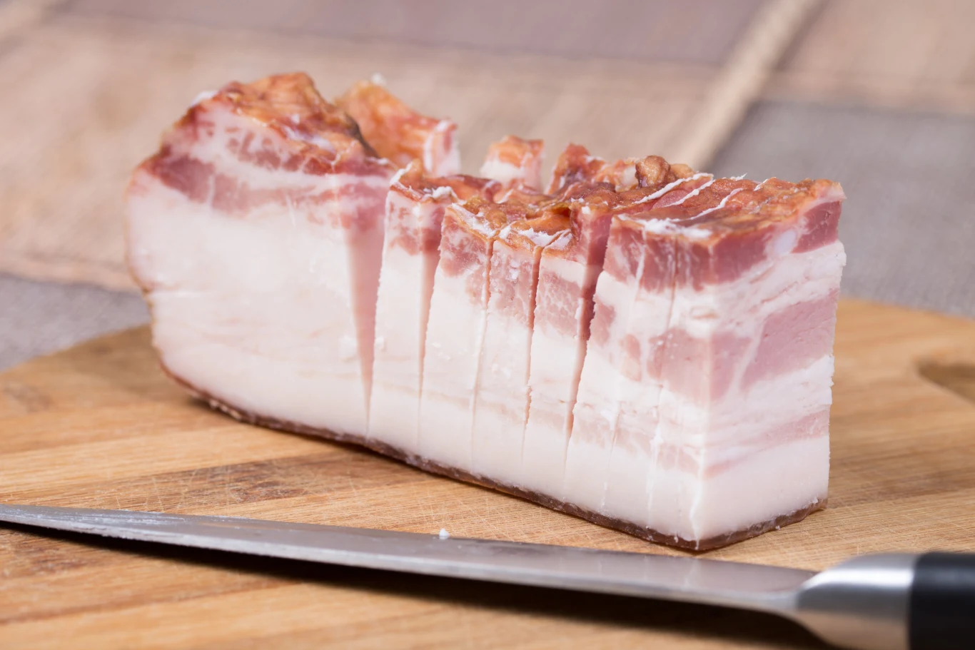 W diecie ketogenicznej tłuszcz stanowi nawet 90 procent składu posiłków. Ważne jednak, aby był to tłuszcz zdrowy, ten zwierzęcy jedzony w nadmiarze to akurat najgorszy wybór