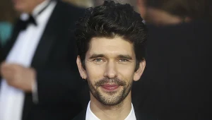 Ben Whishaw na premierze filmu "Nie czas umierać" 