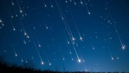 Noc spadających gwiazd to magiczne zjawisko, które warto zobaczyć. Według astrologii może również zwiastować szczęście dla niektórych znaków zodiaku. 