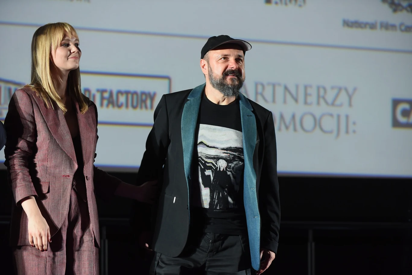 Michalina Łabacz i Arkadiusz Jakubik na uroczystej premierze "Wesela". Michalina Łabacz i Arkadiusz Jakubik na uroczystej premierze "Wesela".