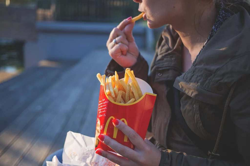 McDonalds próbuje ograniczyć swoje emisje, jednak zdaniem aktywistów to zwykły greenwashing
