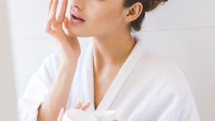 Czy kremy nawilżające są obowiązkowe w codziennej pielęgnacji? 