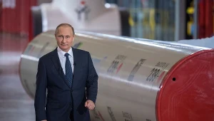 Wladimir Putin w rosyjskim zakładzie produkującym elementy linii przesyłowych gazu. Nord Stream 2 to ważna dla Rosji inwestycja.