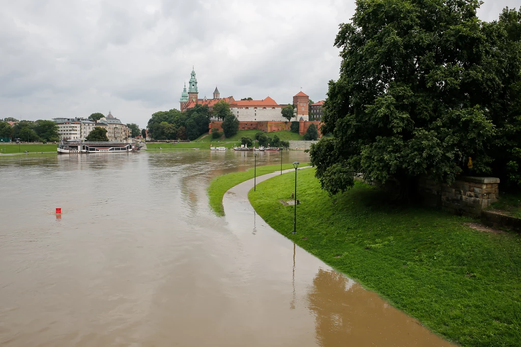 Ulewne deszcze na początku września 2021 r. spowodowały zalanie Bulwarów Wiślanych w Krakowie