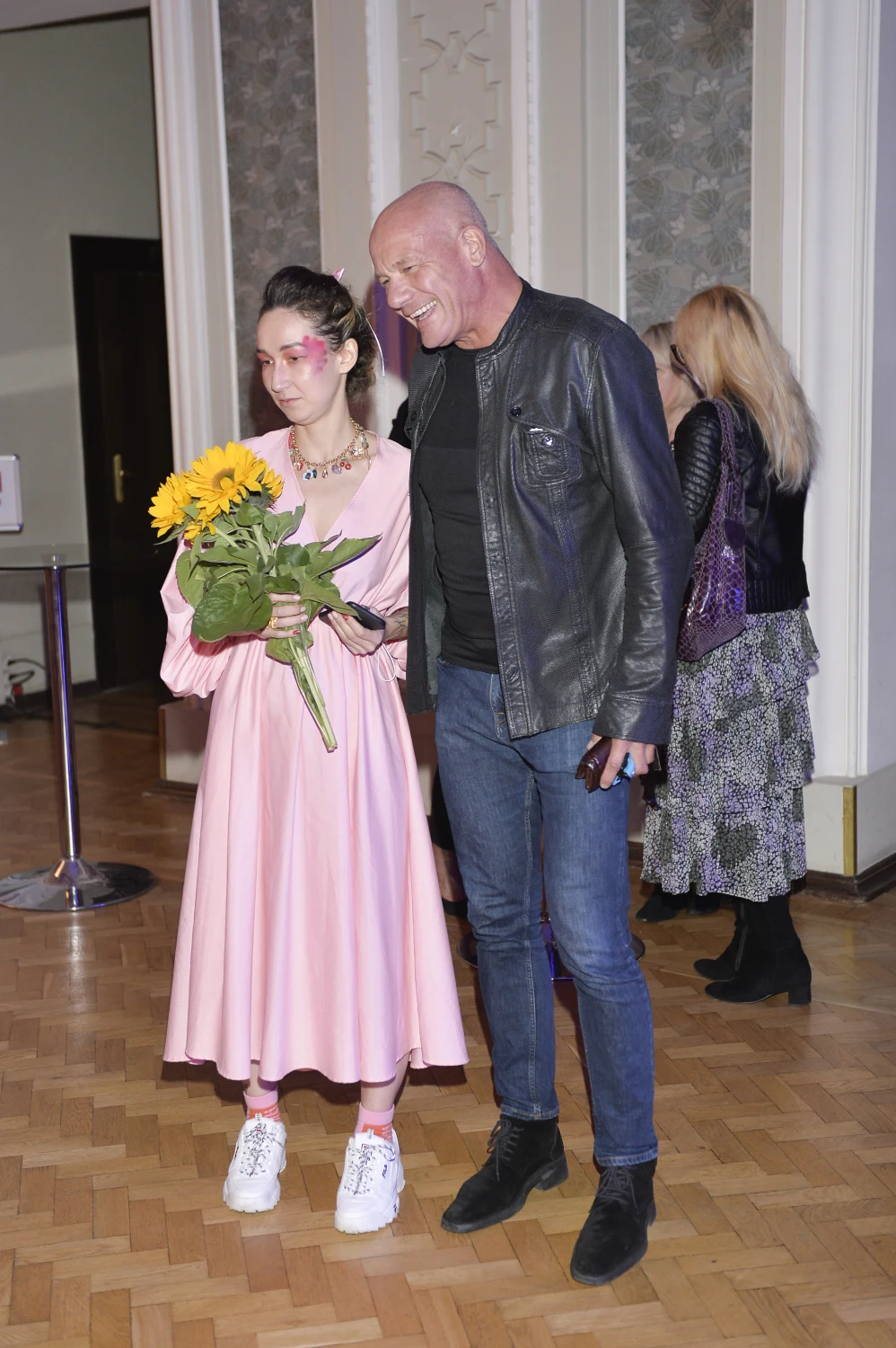 Na wernisaż wpadł także Piotr zelt Na wernisaż wpadł także Piotr zelt