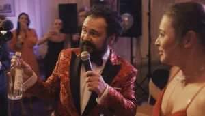 Arkadiusz Jakubik w scenie z filmu "Wesele"