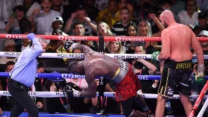 Tyson Fury znokautował Deontaya Wildera w Las Vegas i obronił pas mistrza świata WBC w kategorii ciężkiej