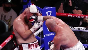 Adam Kownacki (z lewej) znów przegrał z Robertem Heleniusem