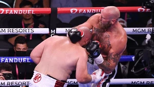 Adam Kownacki został zdyskwalifikowany w walce z Robertem Heleniusem