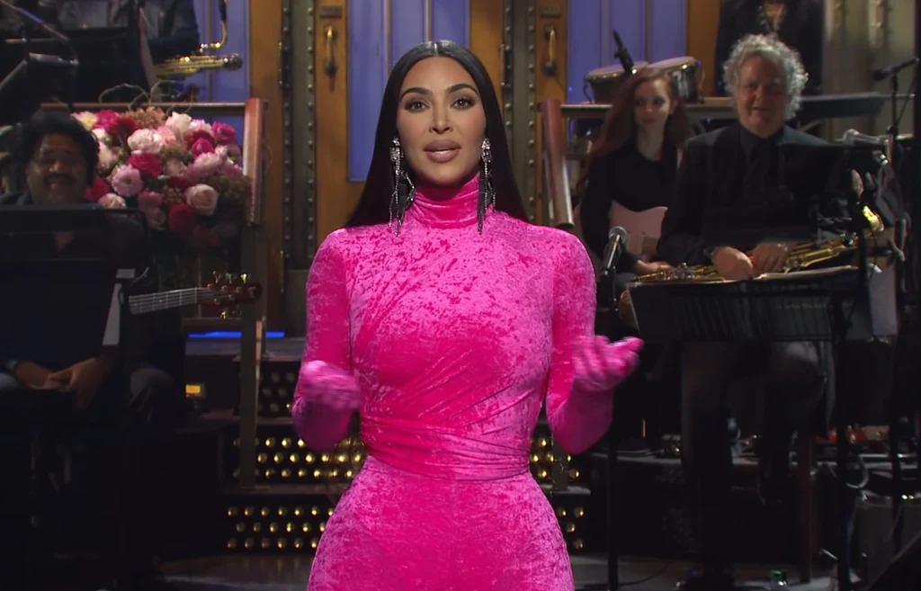 Kim Kardashian w SNL / Youtube