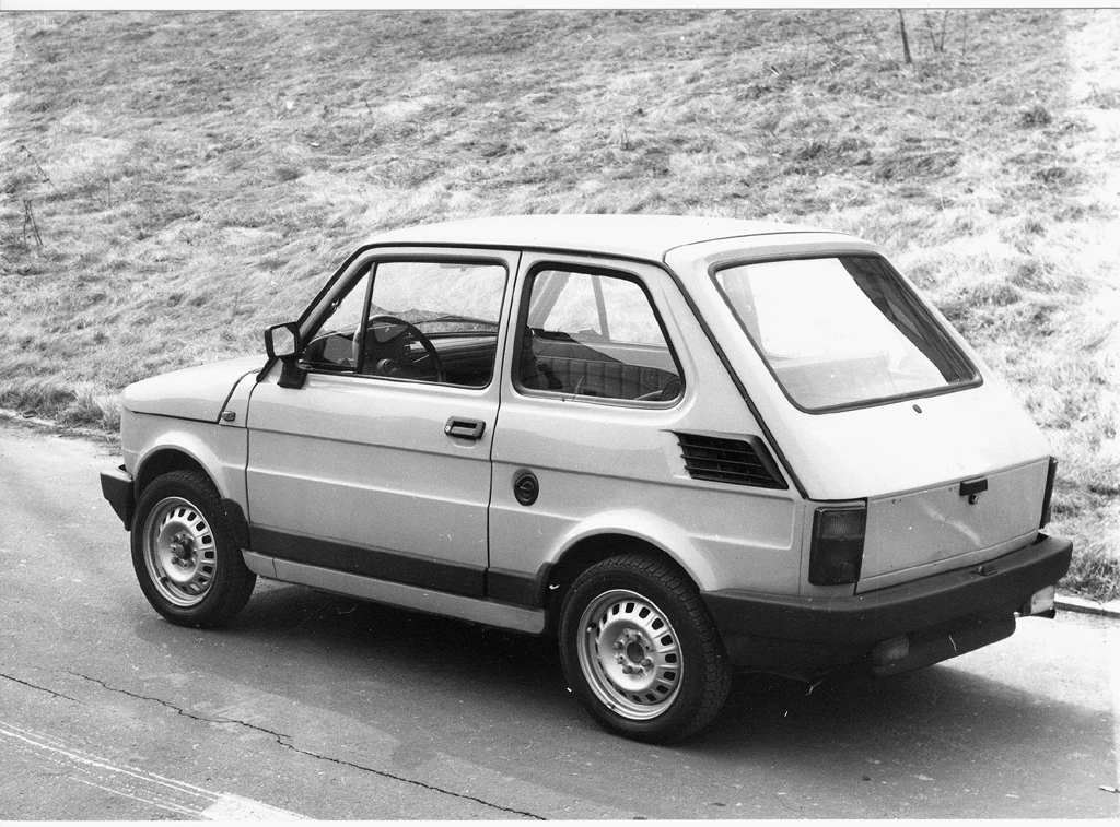 Efekt prac polskich inżynierów zadebiutował oficjalnie w 1987 roku, na salonie samochodowym we Frankfurcie. Auto otrzymało nazwę Polski Fiat 126p o nazwie BIS. W tym przypadku była ona w pełni zasłużona. W zdecydowanej większości pojazd był efektem prac polskich konstruktorów. Ci przeprojektowali w sumie ponad 800 części klasycznego ”Malucha”, w tym kluczowe elementy karoserii oraz układu napędowego. 