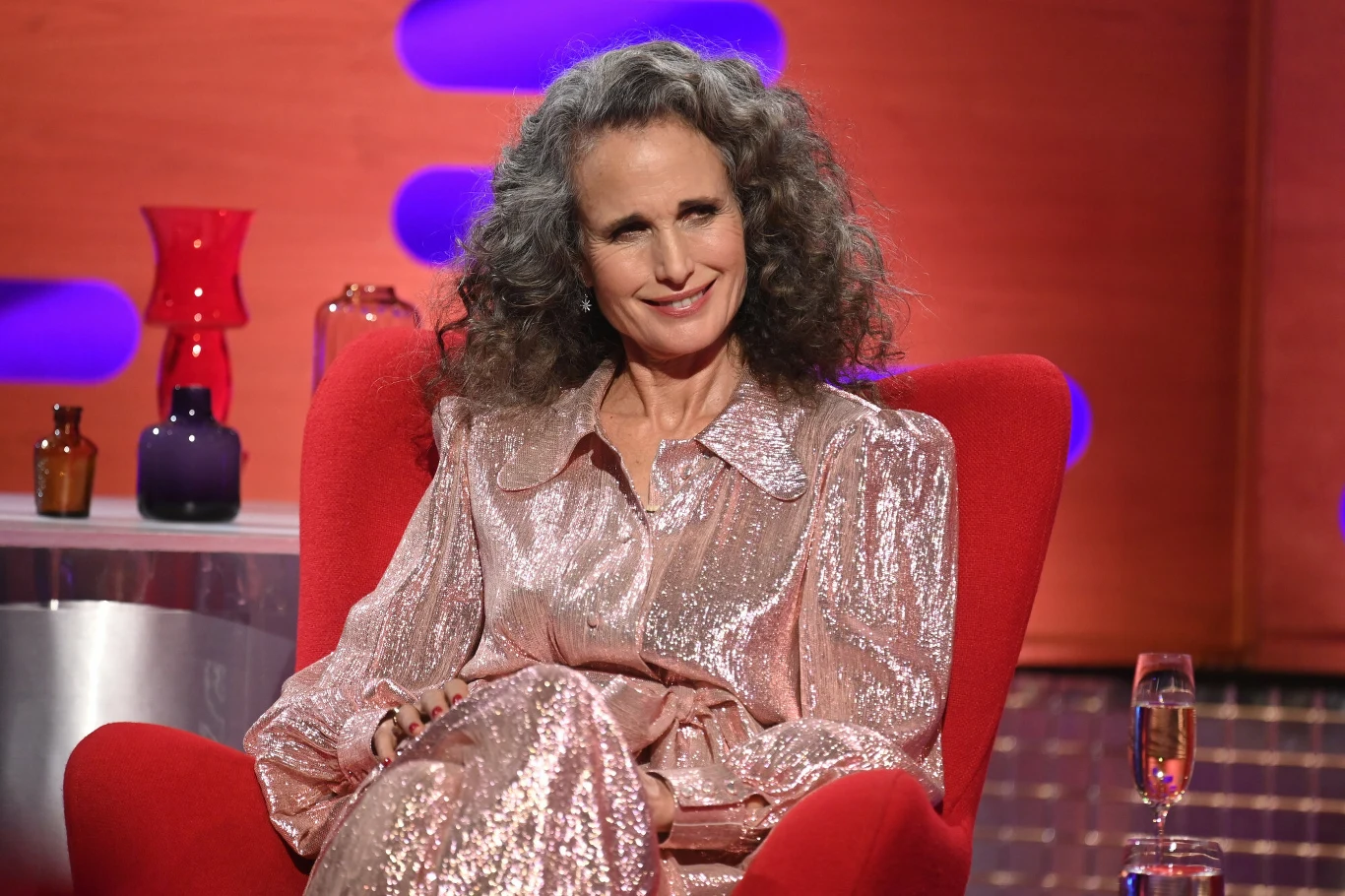 Andie MacDowell może pozwolić sobie na największe luksusy, ale mimo to cieszą ją małe rzeczy Andie MacDowell może pozwolić sobie na największe luksusy, ale mimo to cieszą ją małe rzeczy