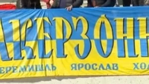 Flaga Zakerzonia na meczu Ukraina - Polska we Lwowie / screen z transmisji Rugby Europe