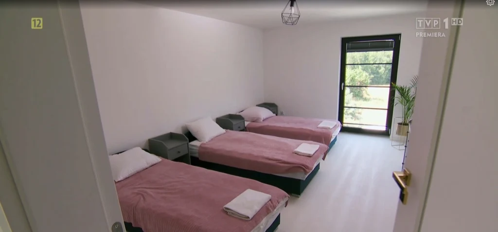 Kamila przygotowała dla panów jeden pokój, fot. TVP