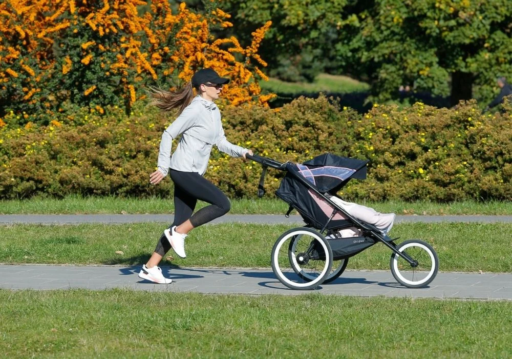 Anna Lewandowska trenuje z wózkiem