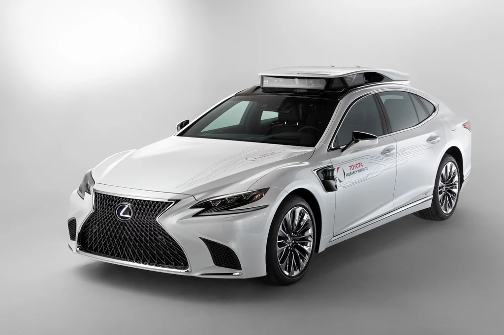 Autonomiczny Lexus...