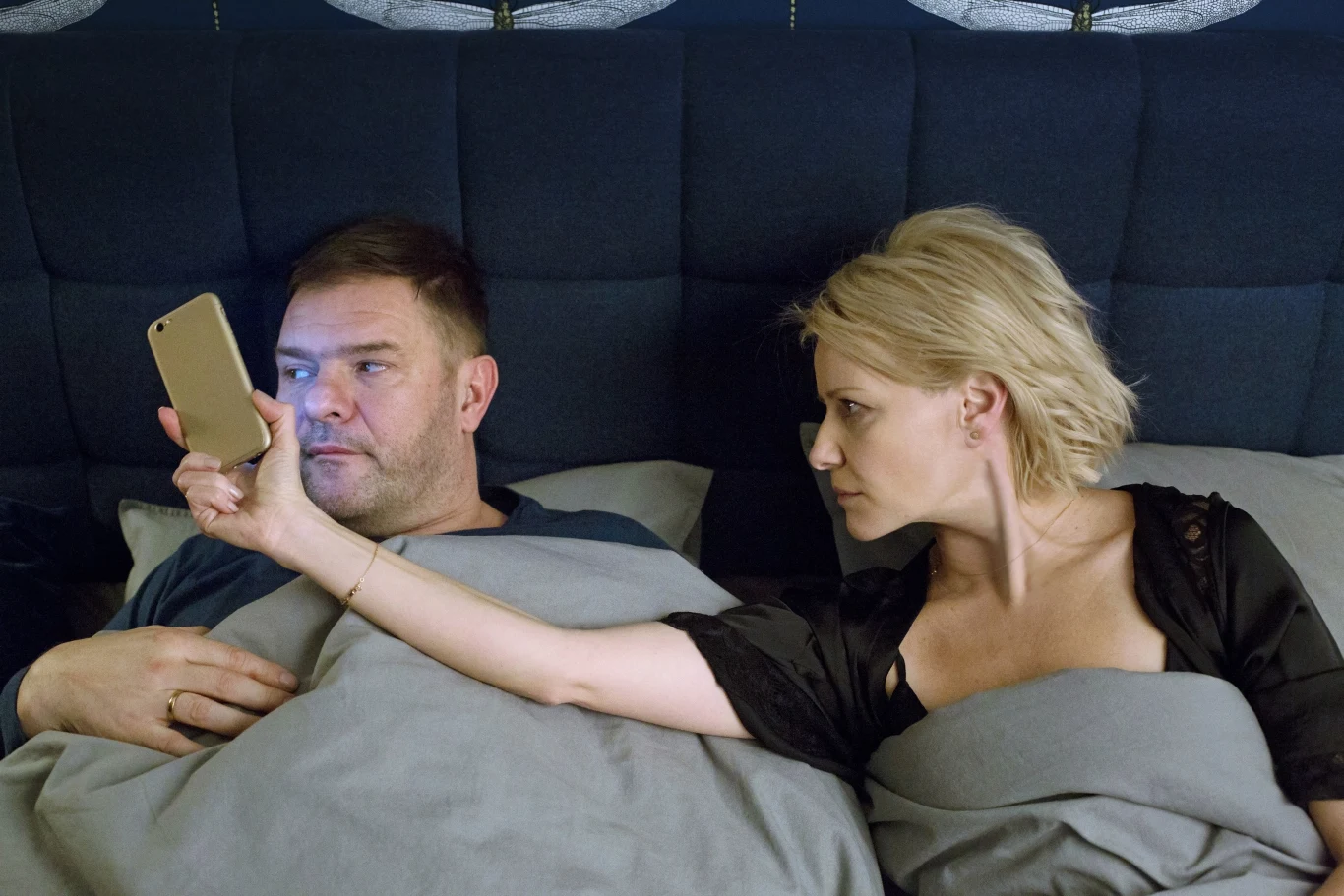 "Jesteśmy w ciąży. Będziesz dziadkiem, a ja babcią - rozumiesz to?" - takie słowa mówi do bohaterki Małgorzaty Kożuchowskiej postać Tomasza Karolaka. Wygląda więc na to, że aktorski duet doczeka się kolejnego ekranowego potomka.