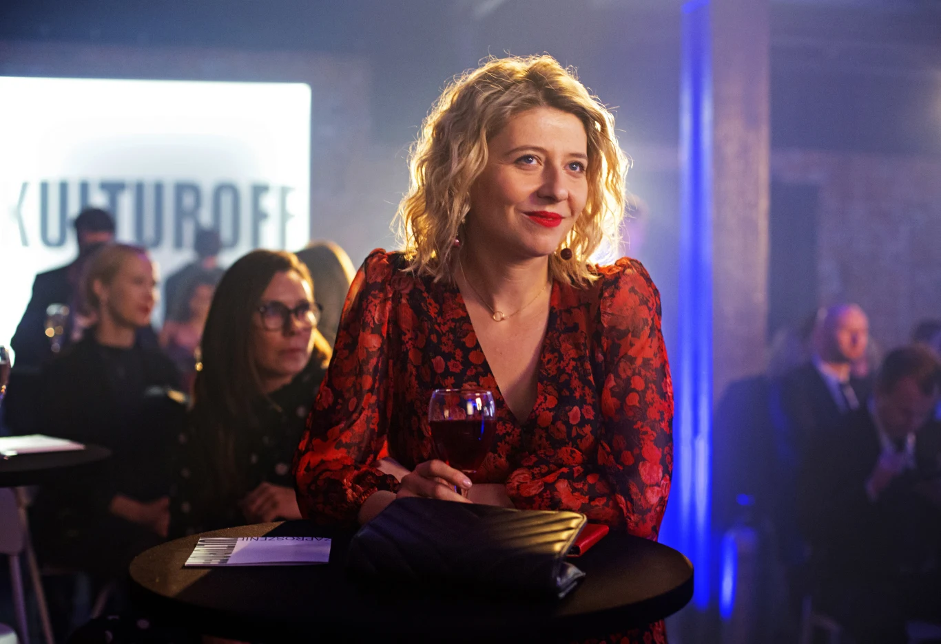 Anna Smołowik w filmie "To musi być miłość"