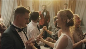 Przemysław Przestrzelski i Michalina Łabacz w scenie z filmu "Wesele"