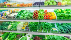 ​Francja zakazuje pakowania w plastik owoców i warzyw 
