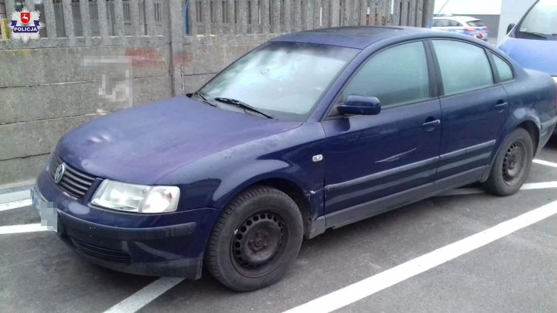 Passat, którym mężczyzna uciekał i uderzył w motocykl policjanta Passat, którym mężczyzna uciekał i uderzył w motocykl policjanta