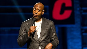 Dave Chapelle w stand-upowym show "The Closer"
