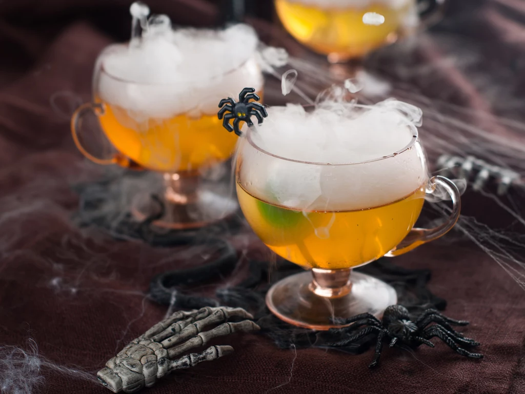 Wypróbuj przepisy na ciekawe drinki na Halloween!