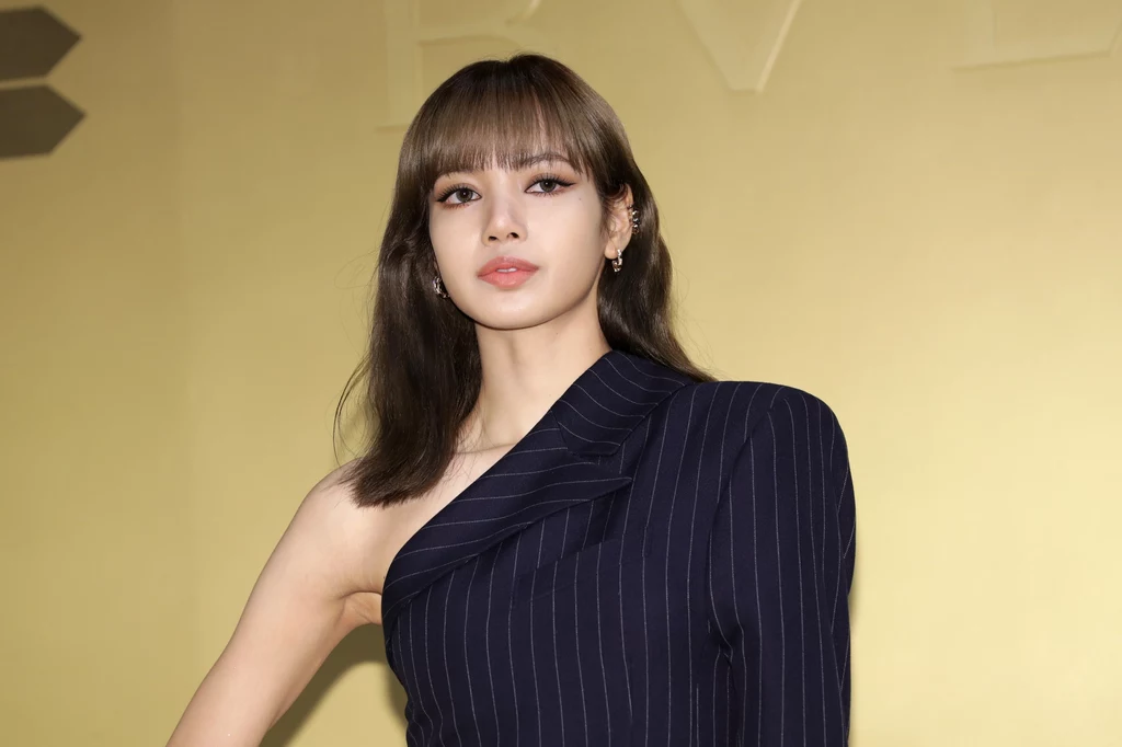 Lisa znakomicie sobie radzi również solo poza BLACKPINK Lisa znakomicie sobie radzi również solo poza BLACKPINK