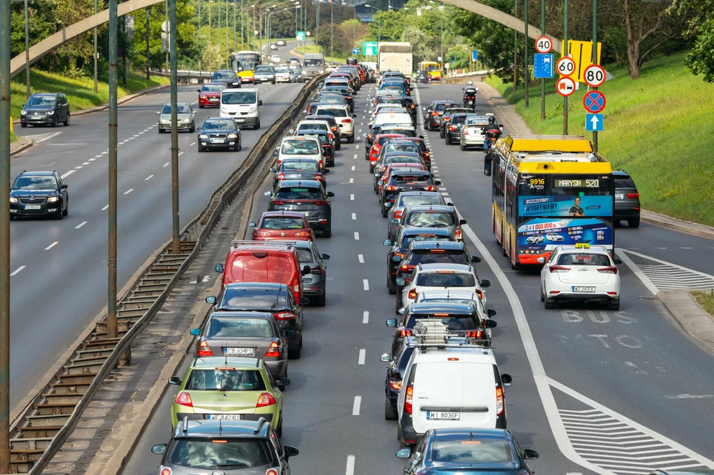 Dziś samochód (stary, tani) może mieć każdy. Ale to ma się zmienić do tego stopnia, że Polacy będą porzucać samochody!