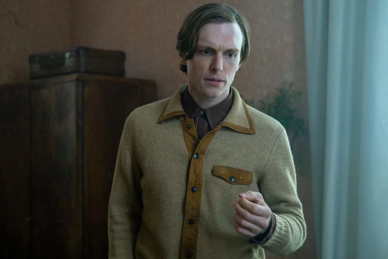 - Szara rzeczywistość zostaje w nich zderzona z elementami komizmu. Ta dwoistość stała się kluczem do pomysłu na film "Chrzciny" - dodaje. - Szara rzeczywistość zostaje w nich zderzona z elementami komizmu. Ta dwoistość stała się kluczem do pomysłu na film "Chrzciny" - dodaje.