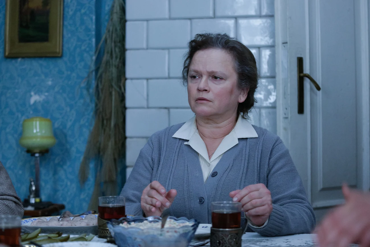 Za zdjęcia odpowiada Bartek Cierlica ("Underdog", "365 dni"). Scenografię przygotowała Aleksandra Klemens ("The End"), kostiumy - Dominika Gebel ("Żyć nie umierać"), charakteryzację - Agnieszka Hodowana ("Wesele", "Magnezja"), montaż - Marek Król ("Tajemnica Westerplatte", "Ranczo") i Paweł Sitkiewicz ("Underdog"). Za zdjęcia odpowiada Bartek Cierlica ("Underdog", "365 dni"). Scenografię przygotowała Aleksandra Klemens ("The End"), kostiumy - Dominika Gebel ("Żyć nie umierać"), charakteryzację - Agnieszka Hodowana ("Wesele", "Magnezja"), montaż - Marek Król ("Tajemnica Westerplatte", "Ranczo") i Paweł Sitkiewicz ("Underdog").