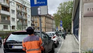 Warszawa zabiera miejsca parkingowe. Mieszkańcy protestują