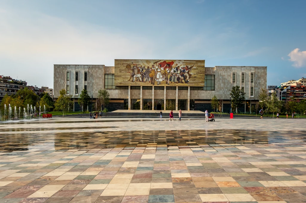 Tirana to gratka dla miłośników socmodernistycznej architektury