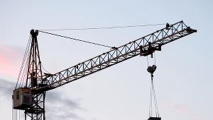 Zawalił się 35-metrowy dźwig budowlany 