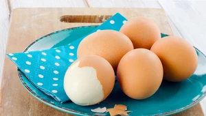 Jak łatwo obrać jajka ze skorupki? Jest na to sposób!