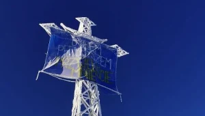 Baner z biblijnym tekstem na Giewoncie