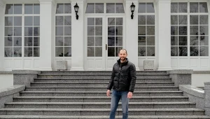 "Rolnik szuka żony 8": Stanisław przed swoją rezydencją