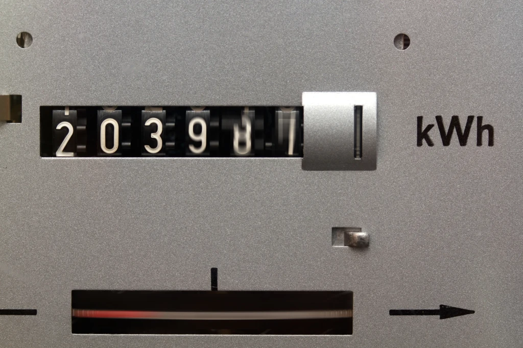 Polska, chroniąc odbiorców końcowych przed drastycznymi podwyżkami cen prądu, wydała na ten cel relatywnie mniej niż Francja czy Niemcy. Zdj. ilustracyjne