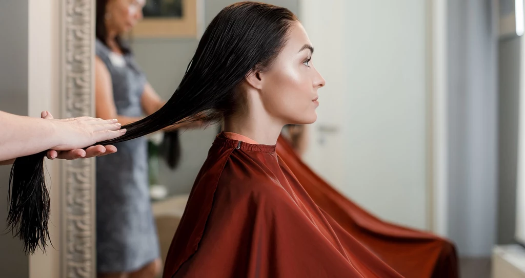 ​Butterfly haircut doda lekkości długim włosom. Ta fryzura idealnie pasuje do każdego kształtu twarzy