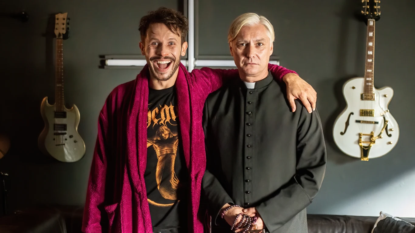 Nie cudzołóż i nie kradnij” to opowieść o tym, jak nasze małe grzechy mogą doprowadzić do prawdziwej lawiny nieszczęść. W tej komedii pełnej zwrotów akcji wszyscy mają coś na sumieniu i będę musieli odpokutować swoje grzechy.