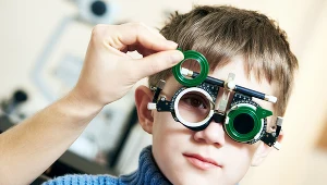 Wczesna diagnoza i odpowiednia korekcja krótkowzroczności są niezbędne, aby wyhamować rozwój wady wzroku i zmniejszyć ryzyko powikłań