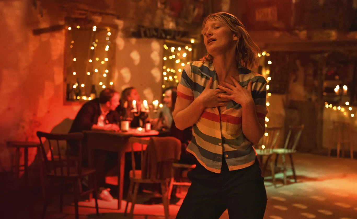 Mia Wasikowska w filmie "Wyspa Bergmana"