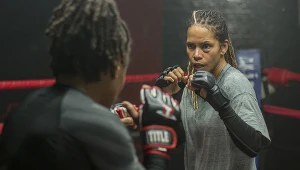 Halle Berry w filmie "Poobijana"